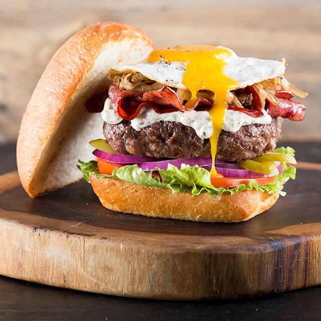 "ספר ההלמנ'ס הגדול" להורדה. מתכונים ורעיונות שיעזרו לכם לשדרג את מגוון ההמבורגרים והכריכים שלכם