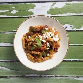 פסטה חצילים, פלפלים וגבינה בולגרית