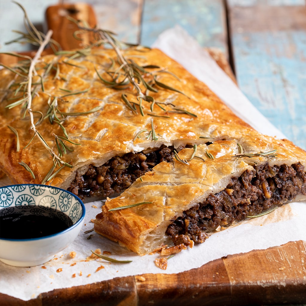 אמפנדה גליסיאנה  במילוי בשר פטריות חצילים ושקדים ברוטב שזיפים אמפנדה גליסיאנה  במילוי בשר פטריות חצילים ושקדים ברוטב שזיפים