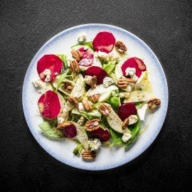 סלט תפוחים וסלק עם גבינת עיזים ,פקאן וויניגרט הדרים