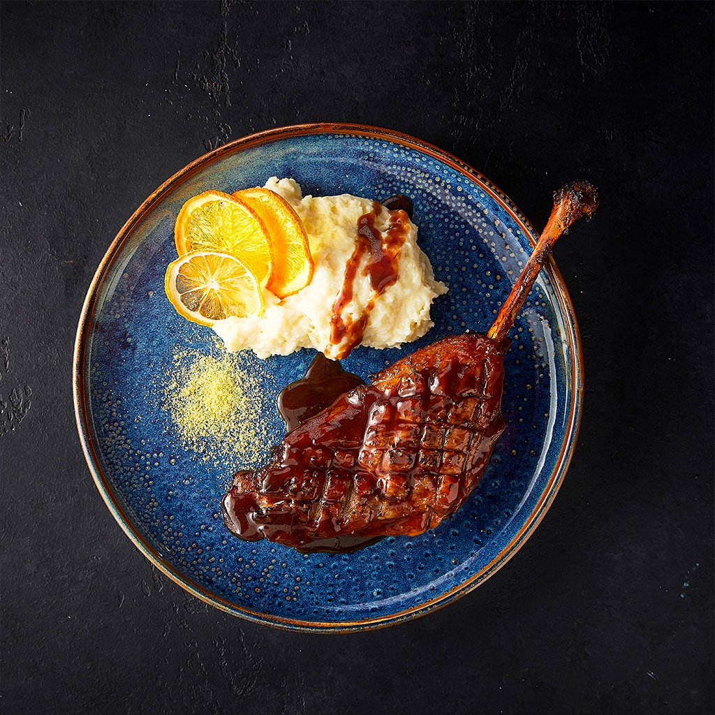 שוק אווז ופירה שורשים ברוטב שזיפים שוק אווז ופירה שורשים ברוטב שזיפים